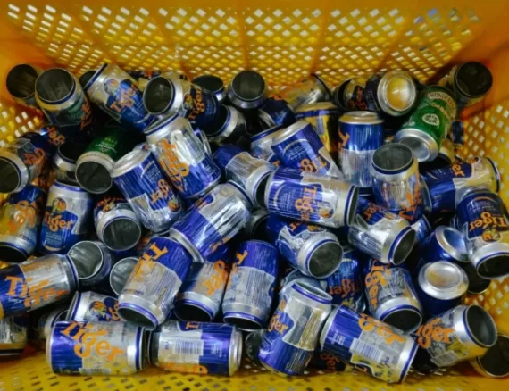 Thu mua vỏ lon bia